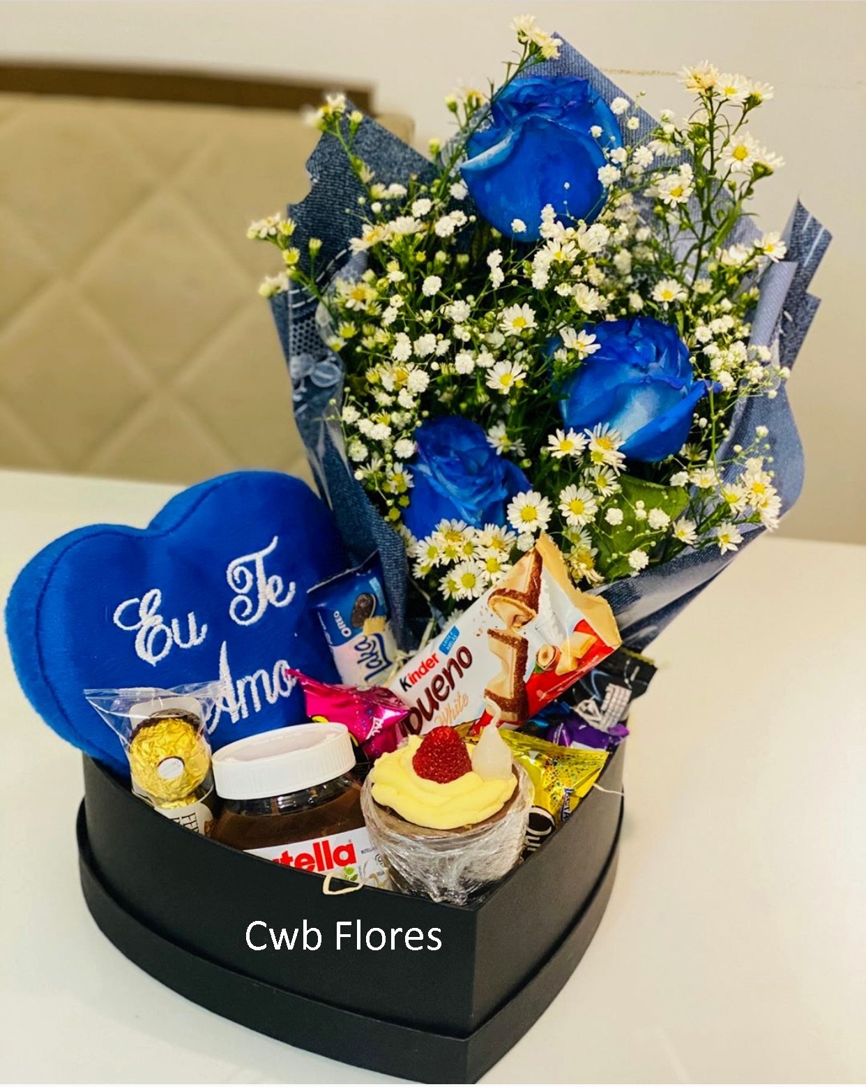 Buquês de Flores com chocolates | CWB Flores